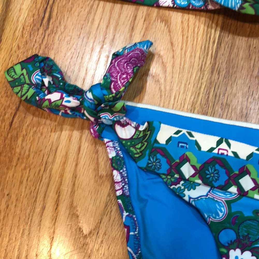 Becca flower bikini top and bottom - Picture 4 of 12